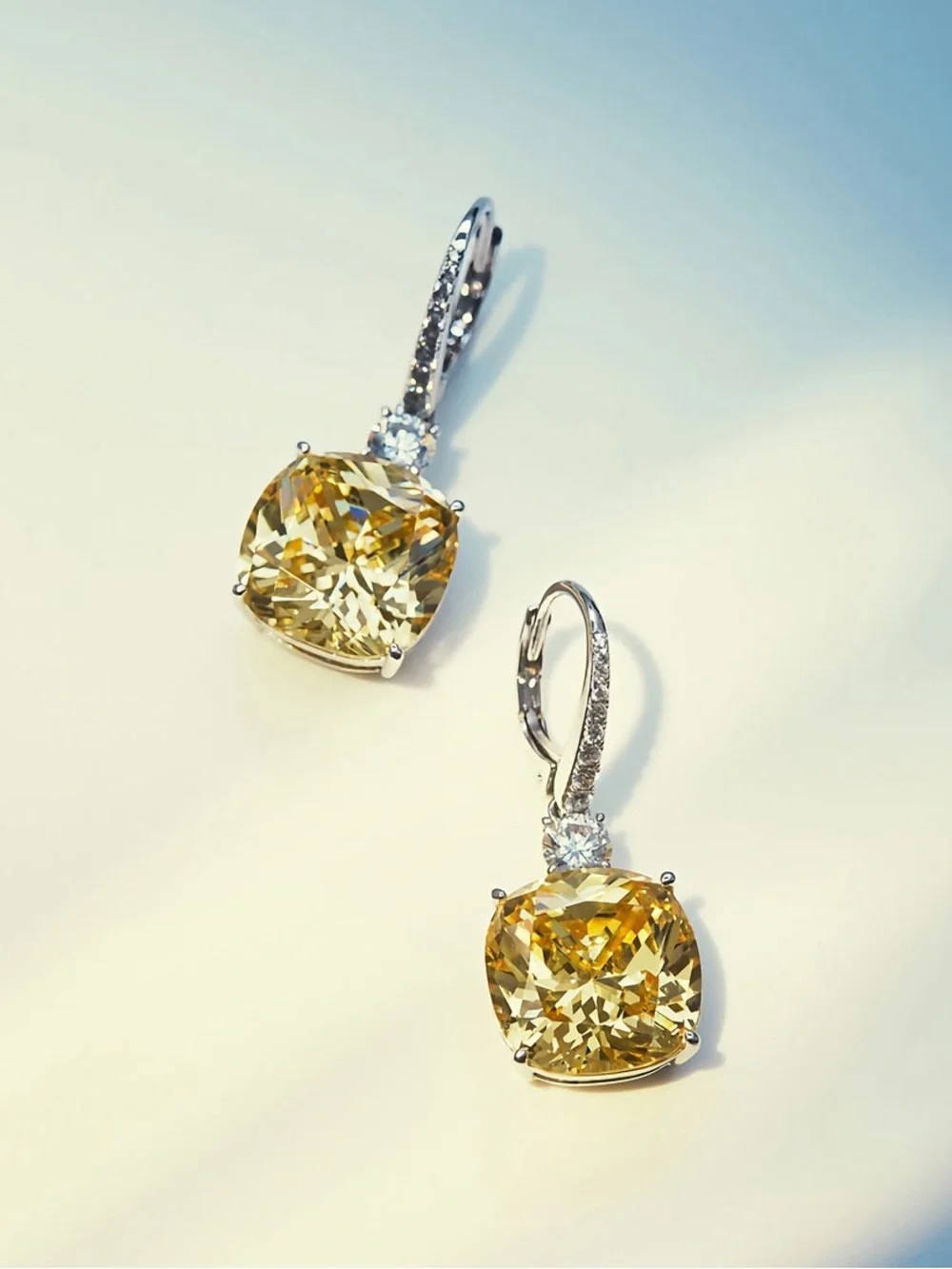 Absolutely gorgeous like a yellow diamond looking white gold plated /crystals